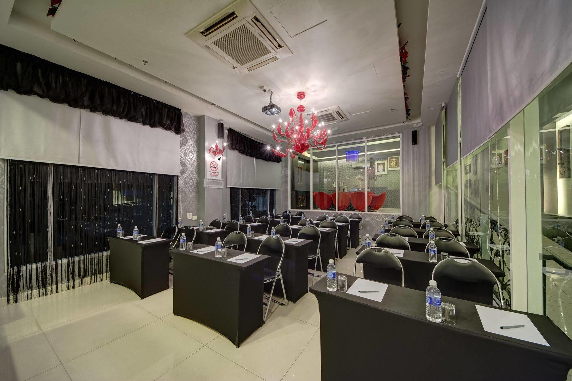 Arenaa Deluxe Hotel Malacca Buitenkant foto