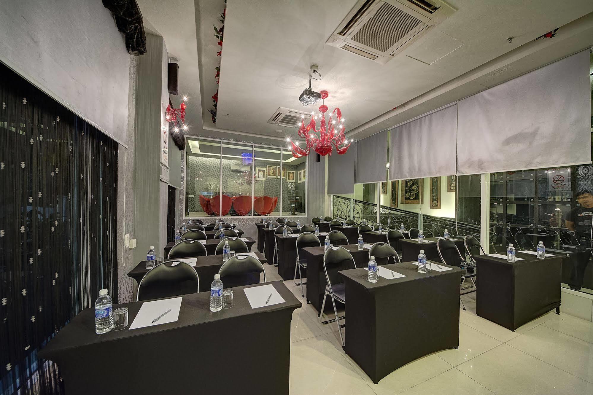 Arenaa Deluxe Hotel Malacca Buitenkant foto